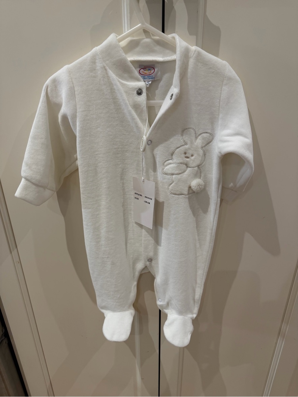 New 3-6m White Baby One-Piece Footed Romper with Bunny Detail